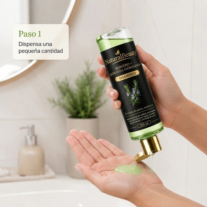 Paso 1: dispensa una pequeña cantidad de shampoo en la palma